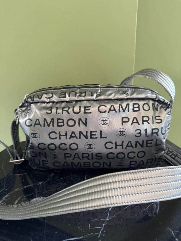 Vintage Chanel crossbody